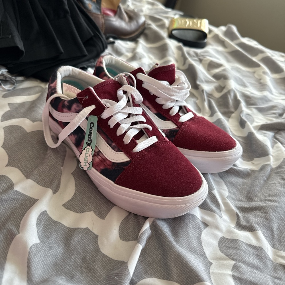 Vans Red and White Women's comfycush